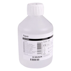 Bouteille de 500 ml de solution de rinçage Braun Aqua avec étiquette blanche sur fond blanc