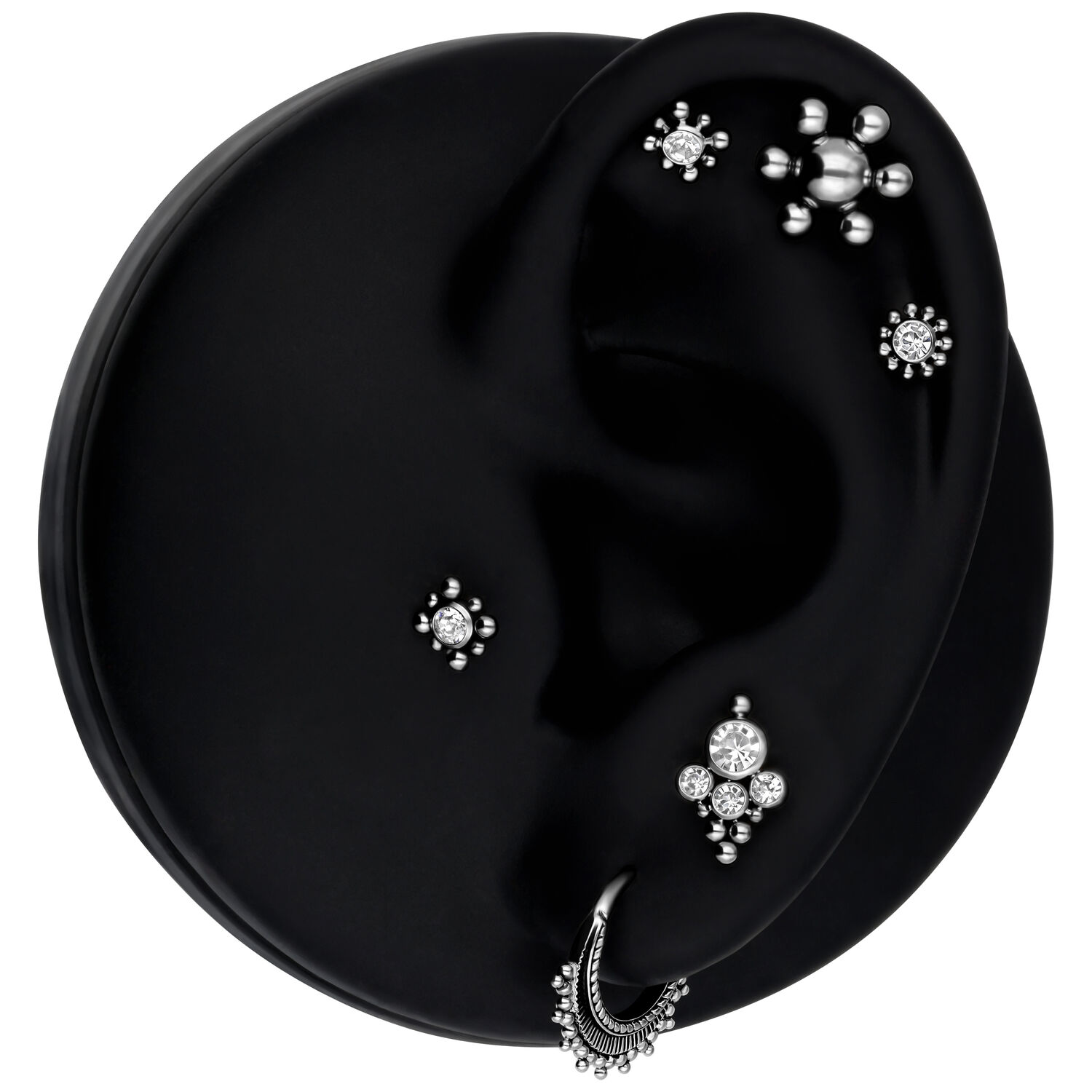 Embout de piercing vaisseau spatial en argent titane Embout de piercing vaisseau spatial en argent titane sur fond noir