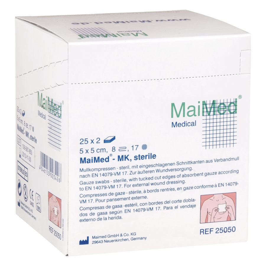 Boîte blanche avec compresses de gaze, marque MaiMed, 5x5 cm, sur fond blanc
