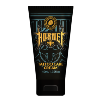 Crème de soin pour tatouage Hornet 40 ml tube Crème de soin pour tatouage Hornet noire 40 ml tube sur fond transparent