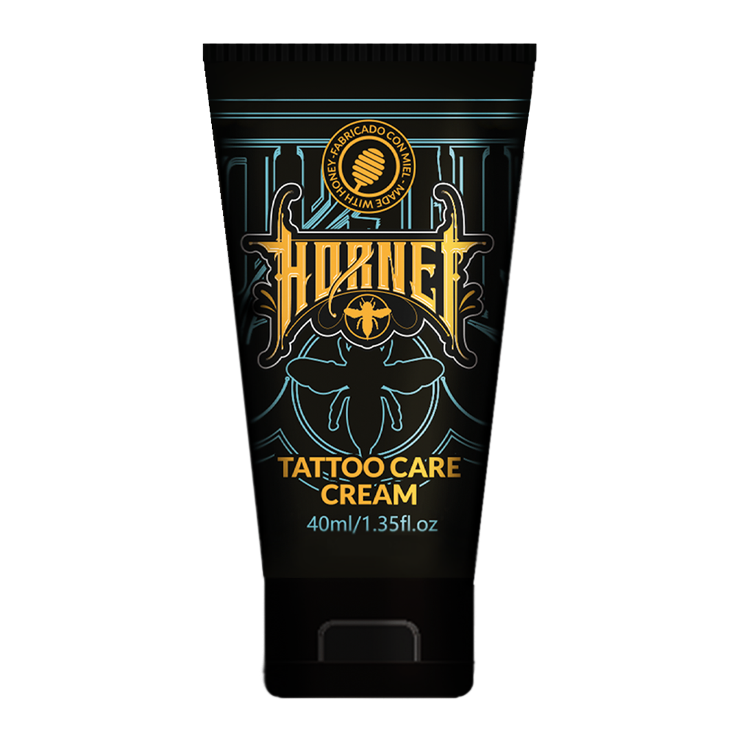 Crème de soin pour tatouage Hornet 40 ml tube Crème de soin pour tatouage Hornet noire 40 ml tube sur fond transparent