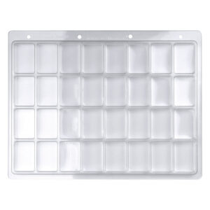 Blister Pack transparent avec 32 chambres sur fond blanc