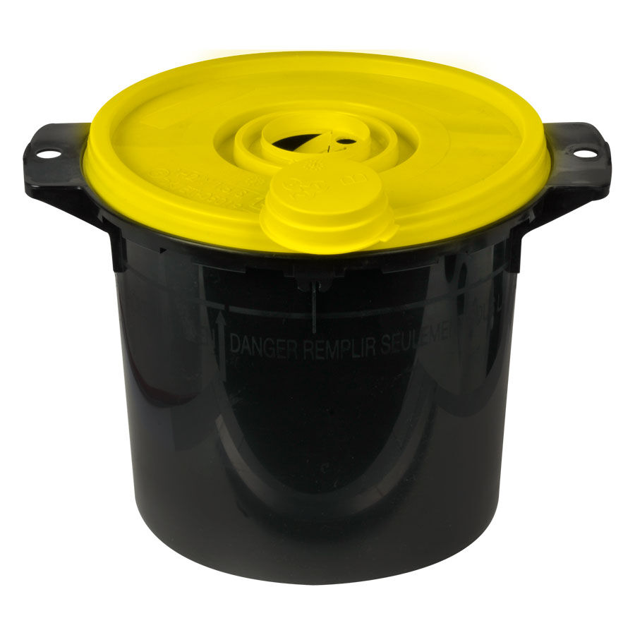 Boîte de sécurité noire avec couvercle jaune sur fond blanc