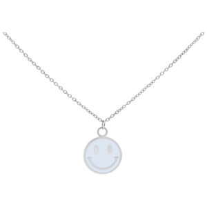 Chaîne argentée avec pendentif Smiley sur fond blanc