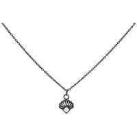 Opal Fan Collier mit schwarzem Metall Opal Fan Collier aus schwarzem Chirurgenstahl auf weißem Hintergrund