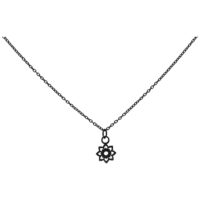 Collier Little Sunflower noir en acier chirurgical Collier noir avec pendentif tournesol en acier chirurgical sur fond blanc