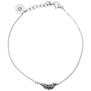 Chaîne de cheville argentée avec pendentif plume sur fond blanc