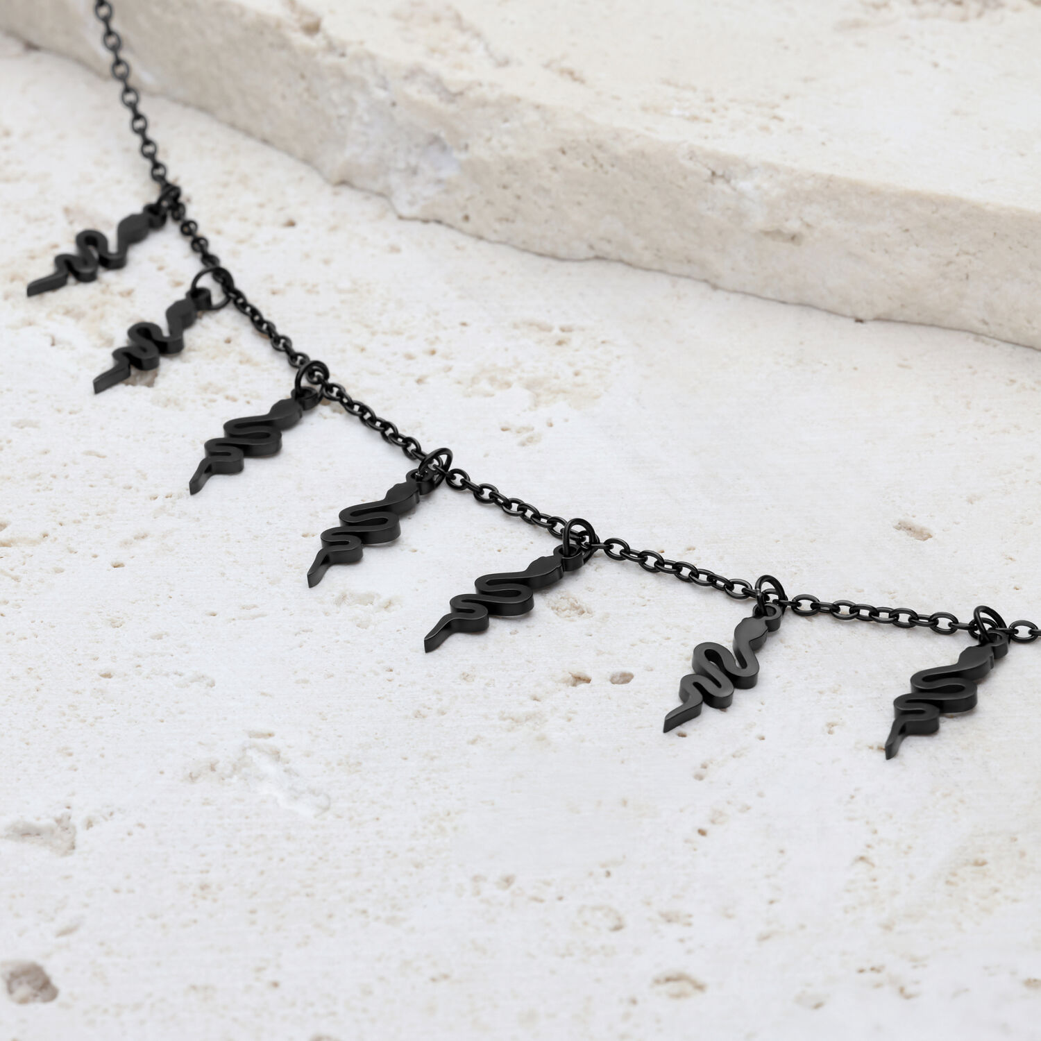 Bracelet Snake noir en acier chirurgical Bracelet Snake noir avec fermoir ajustable sur pierre claire