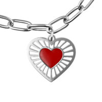 Bracelet Sacred Heart argenté avec pendentif cœur Bracelet argenté avec pendentif cœur rouge sur fond blanc