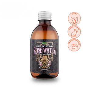 Bouteille en verre brun avec eau de rose et étiquette noire sur fond blanc