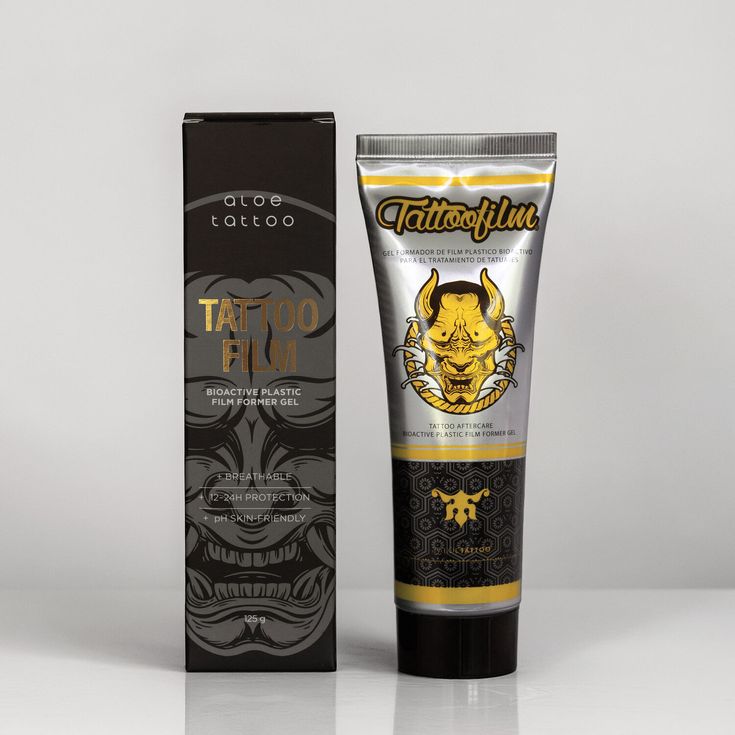Aloe Tattoo Tattoofilm 125 ml Tube Tube avec Aloe Tattoo Tattoofilm et emballage sur fond gris
