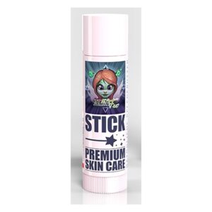 Stick de soin de la peau blanc de Auafee avec un dessin animé coloré sur fond de studio