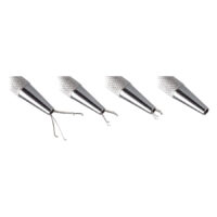 Pince à balles 13 cm en acier inoxydable Pince à boule argentée 13 cm avec quatre bras de préhension sur fond blanc
