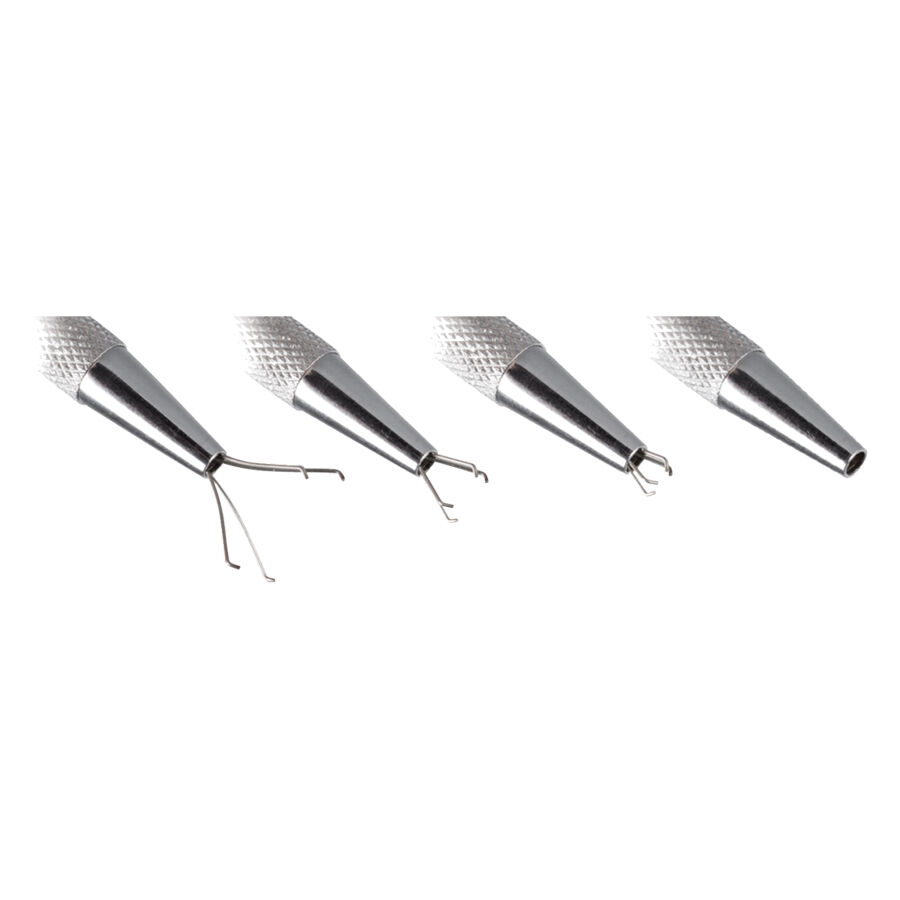 Pince à balles 13 cm en acier inoxydable Pince à boule argentée 13 cm avec quatre bras de préhension sur fond blanc