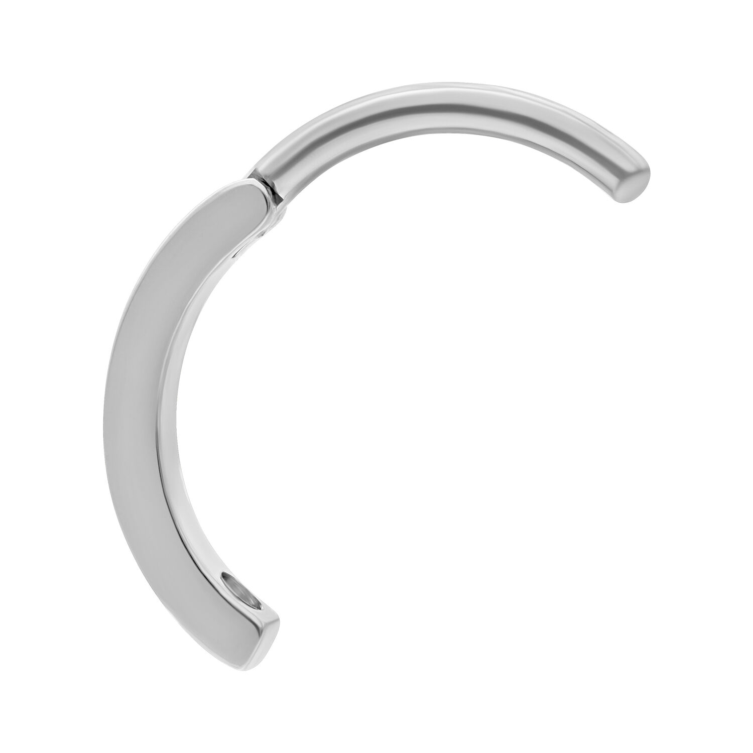 Clicker de nombril en titane argenté Clicker de nombril en titane argenté sur fond blanc