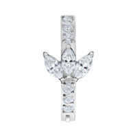 Lotus Crystal nombril clicker argent Clicker de nombril argenté avec pierres cristallines sur fond blanc