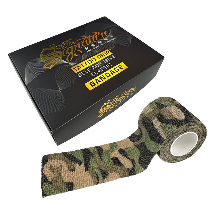 Rouleau de Bandage de Prise Camouflage à côté d'un emballage noir avec écriture jaune