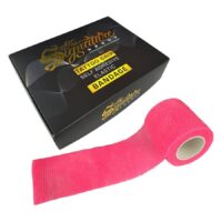 Bandage Grip rose sur fond blanc à côté d'une boîte noire