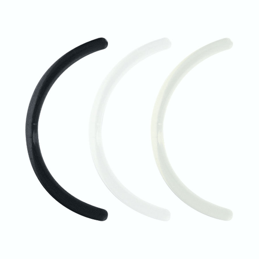 Barre de piercing banane basique en noir et blanc Trois barres de piercing courbées en noir et blanc sur fond blanc
