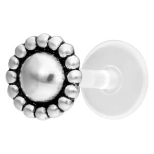 Labret Push-Fit argenté avec design rond sur fond blanc