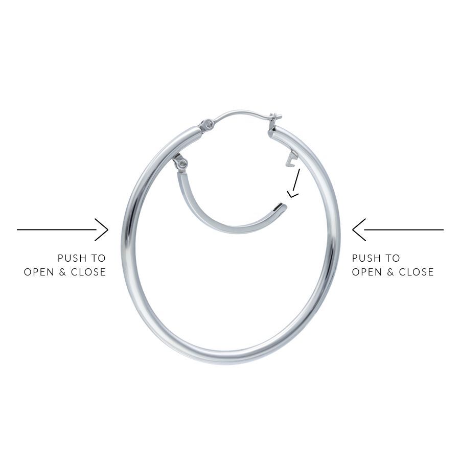 Créoles basiques 45 MM en acier inoxydable Créoles argentées avec fermoir à clip sur fond blanc