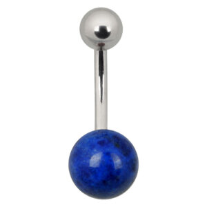 Piercing nombril en titane avec boule bleue et argentée sur fond blanc