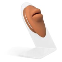 Body Bit Big Mouth en marron en silicone Embout en silicone marron en forme de lèvres sur support transparent
