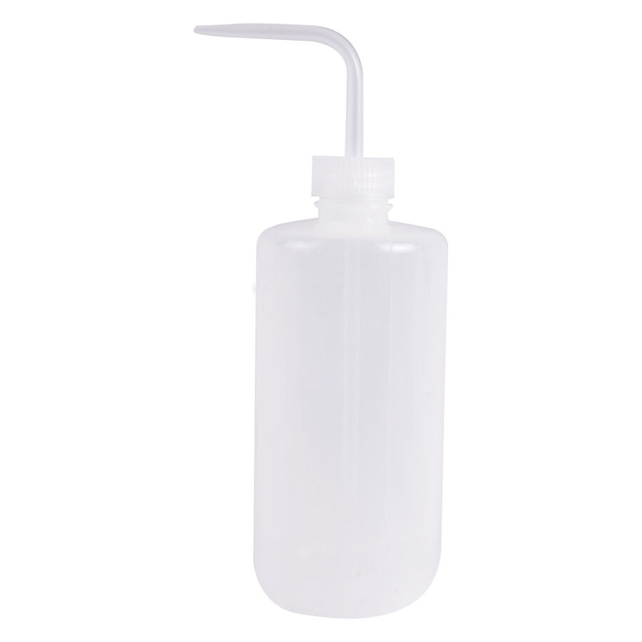 Bouteille de lavage transparente 500 ml pour accessoires de tatouage Bouteille de lavage transparente 500 ml avec bec courbé sur fond blanc