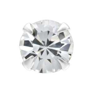 Embout en argent avec pierre cristalline sur fond blanc