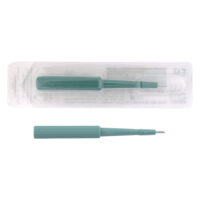 Punch à biopsie stérile en acier chirurgical Punch à biopsie vert avec étui transparent, sur fond blanc