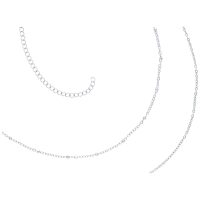 Chaîne de ventre Doublerow argentée en acier chirurgical Chaîne de ventre à deux rangs en argent en acier chirurgical 316L sur fond blanc