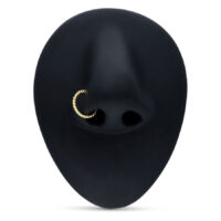 Anneau de piercing en or 18K pour le nez Anneau de piercing en or 18K sur nez noir sur fond blanc