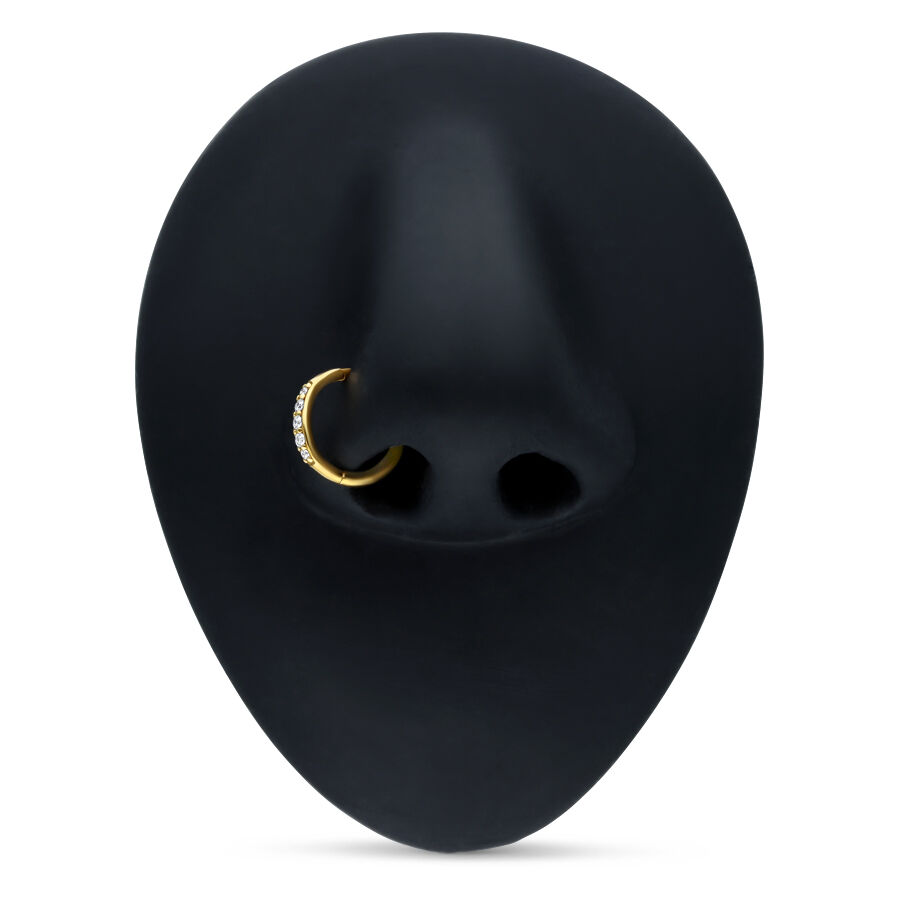 Anneau articulé pavé en or 18K pour piercing nasal Anneau de piercing doré avec cristaux sur modèle nasal sur fond noir