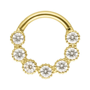 Anneau de septum en or avec sept cristaux ronds de moissanite sur fond blanc
