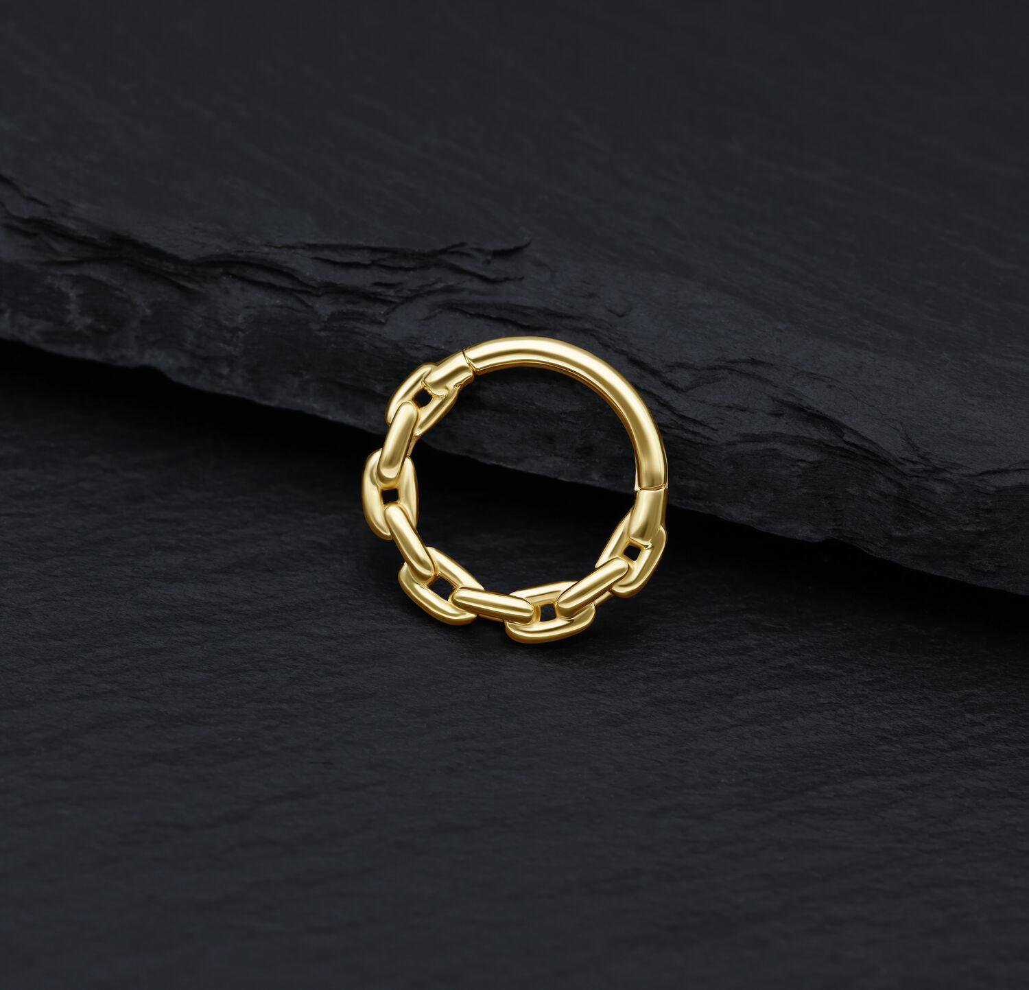 Anneau Chaîne en Or 14K pour Piercing Septum Anneau chaîne en or 14K sur fond noir