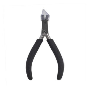 Filetageur avec poignée noire sur fond blanc