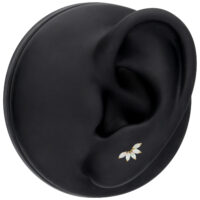 Piercing en or 14K avec opale pour l'oreille Piercing en or 14K avec opale synthétique en forme de feuille sur oreille modèle noire