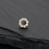 14K Or Moissanite Couronne Embout Embout couronne en or avec pierres de moissanite claires sur fond noir