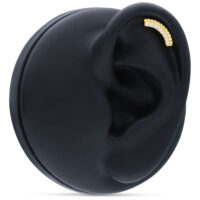 Embout en cristal en or 14K pour piercing d'oreille Embout en or 585 avec cristaux sur modèle d'oreille noire