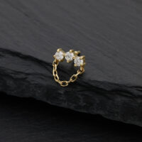 Arc en moissanite en or 14K avec pendentif Arc en moissanite doré avec pendentif sur fond noir