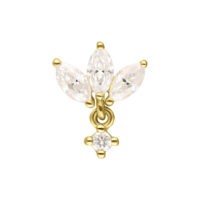 Pendentif Lotus en or 14K avec moissanite Pendentif Lotus doré avec trois pierres de moissanite scintillantes sur fond blanc