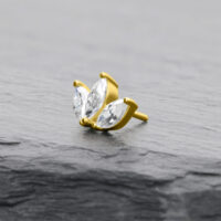 Embout Lotus en or 14K avec zirconias Embout lotus en or avec deux zirconias clairs sur pierre grise