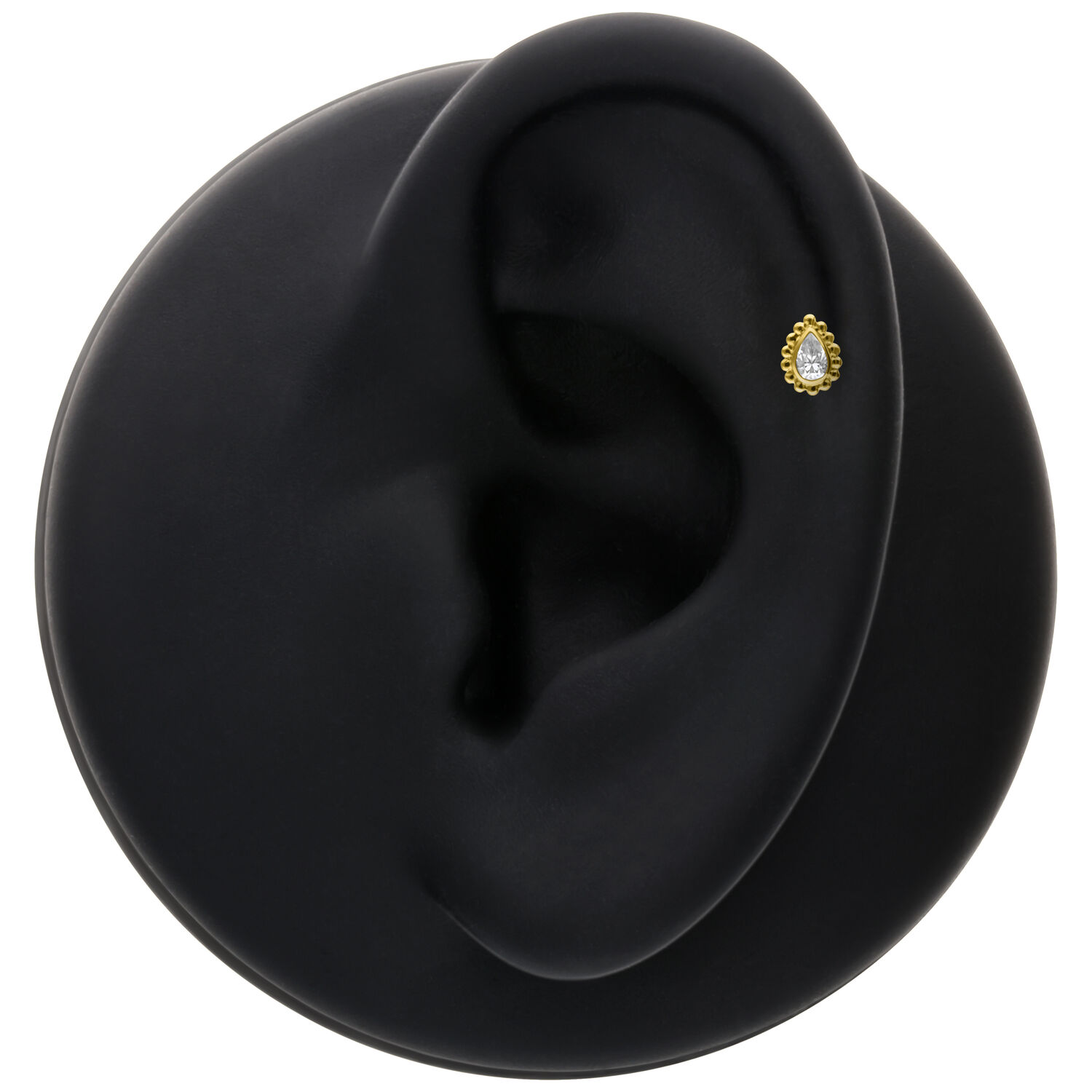 Embout en or 14K avec goutte de cristal Embout doré avec goutte de cristal sur modèle d'oreille noire