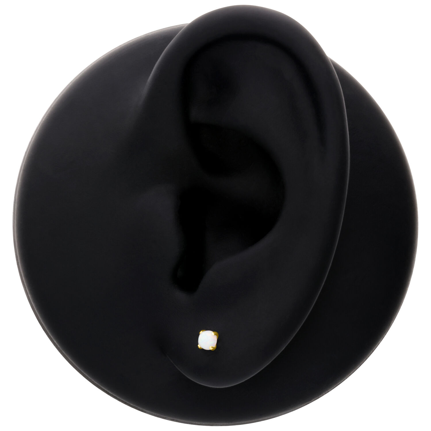 Embout en or 14K avec opale ronde Embout doré avec opale ronde sur modèle d'oreille noire