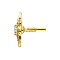 Embout floral en or 14K avec moissanite Embout floral doré avec moissanite sur fond blanc