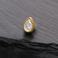 Embout goutte en moissanite en or 14K Embout en moissanite doré en forme de goutte sur fond gris