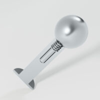 Labret en titane avec filetage interne, argent Labret en titane argenté avec filetage interne sur fond blanc