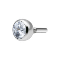 Embout de piercing boule en cristal, titane Embout labret argenté avec boule en cristal clair sur fond blanc