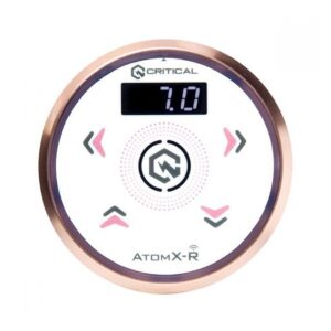 Bloc d'alimentation rond Critical Atomxr en or rose et blanc sur fond blanc