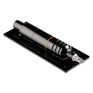 HAWK PEN noir sur plateau rectangulaire noir sur fond blanc